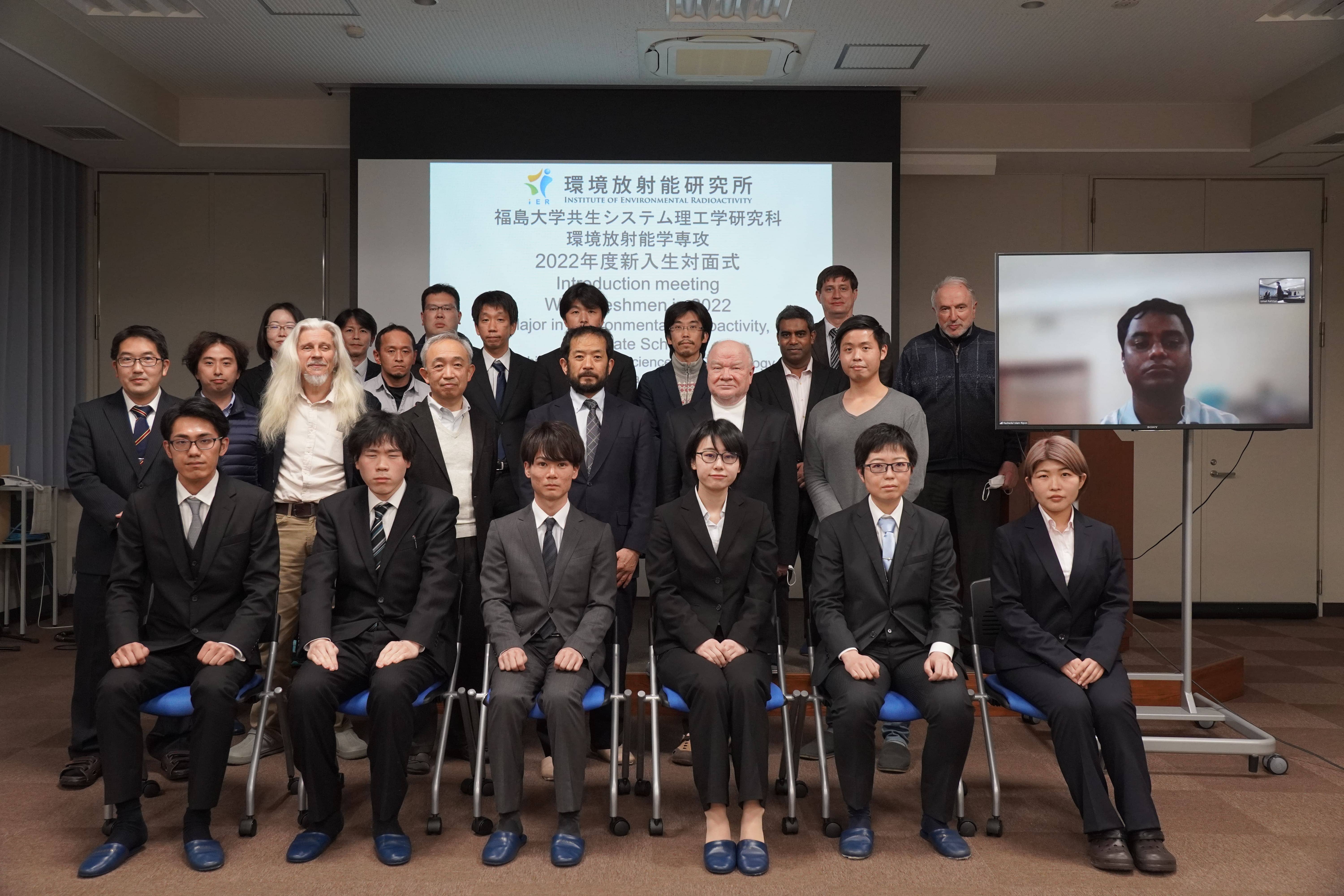 Seven freshmen with faculty members of the IER.