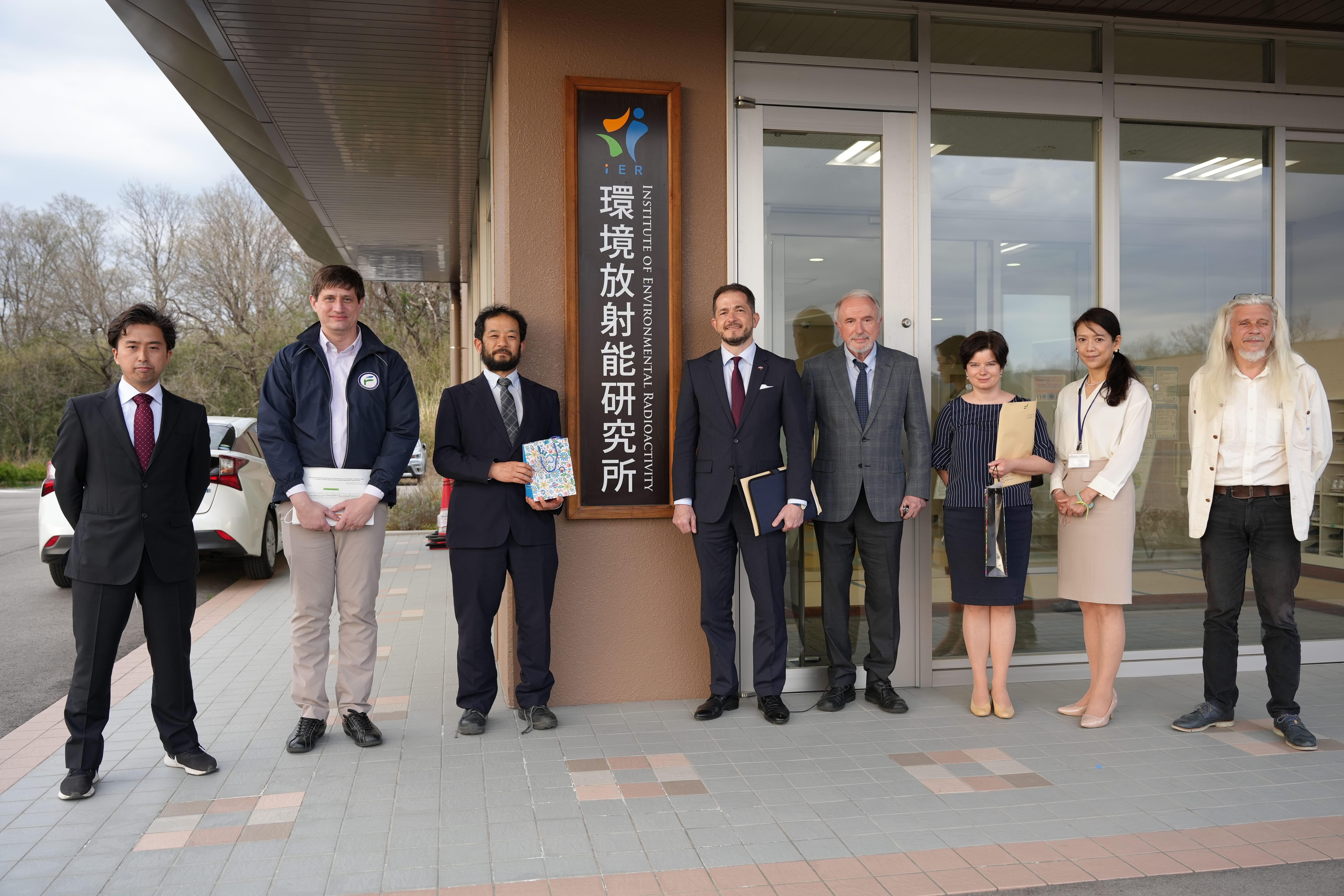 Photo with the SATREPS Chornobyl project members