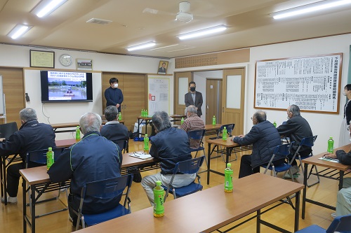 下鳥渡集会所で行われた懇談会の様子